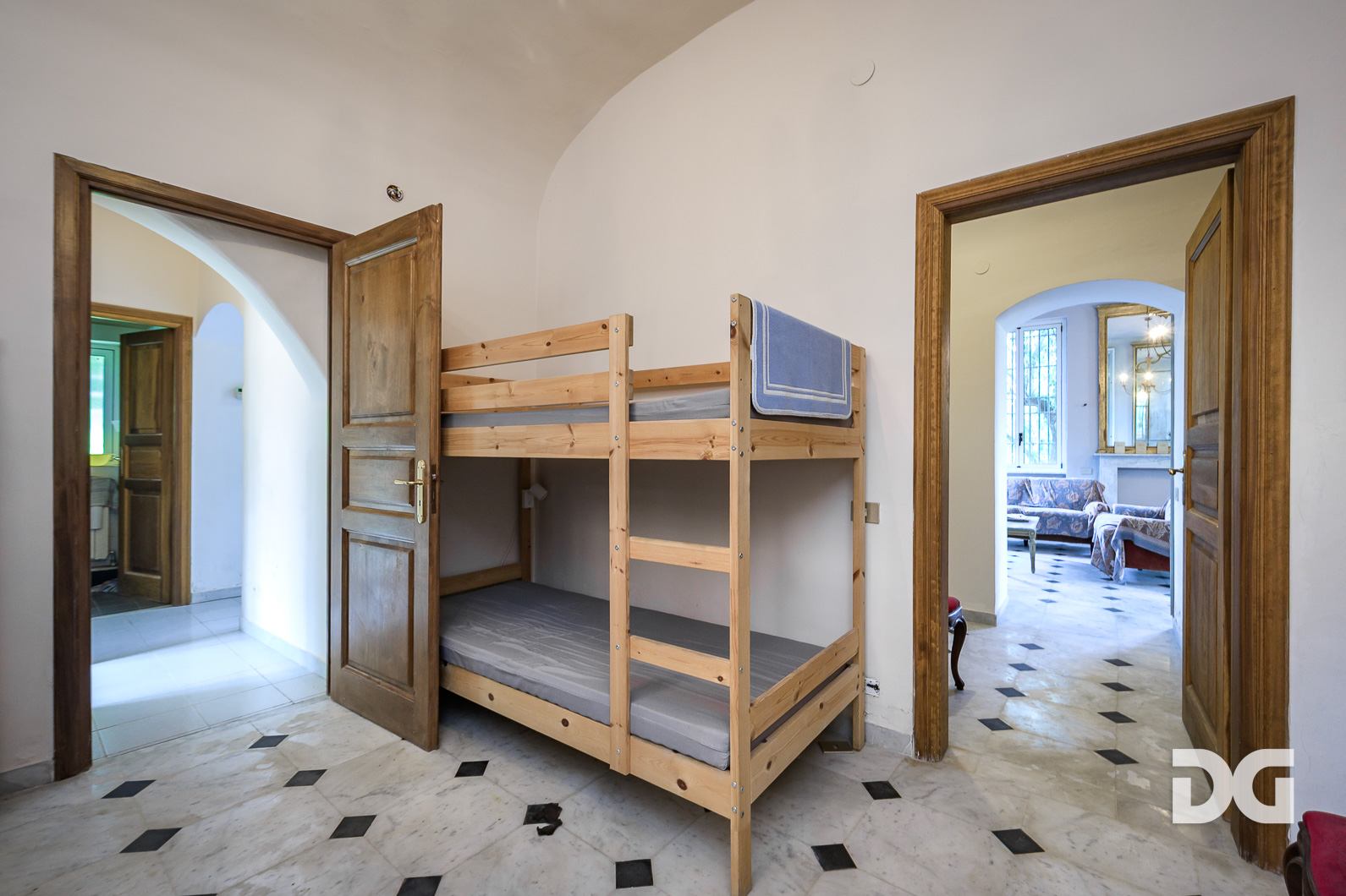 Immobiliare Del Guasta ALBISSOLA MARINA – VIA LUCCOLI IN VILLA – MQ. 110 CON GRANDE GIARDINO 