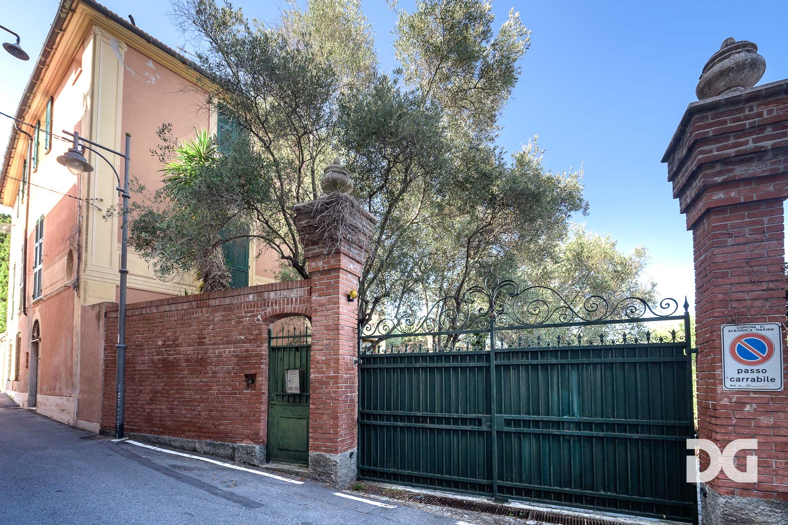 Immobiliare Del Guasta ALBISSOLA MARINA – VIA LUCCOLI IN VILLA – MQ. 110 CON GRANDE GIARDINO 