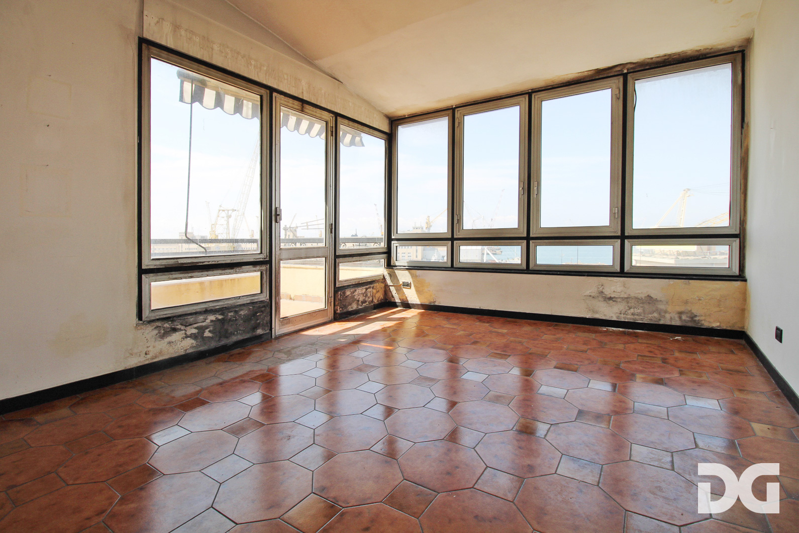 Immobiliare Del Guasta CENTRO STORICO – AD. MURA DELLE GRAZIE MQ. 59 CON TERRAZZO AL PIANO 