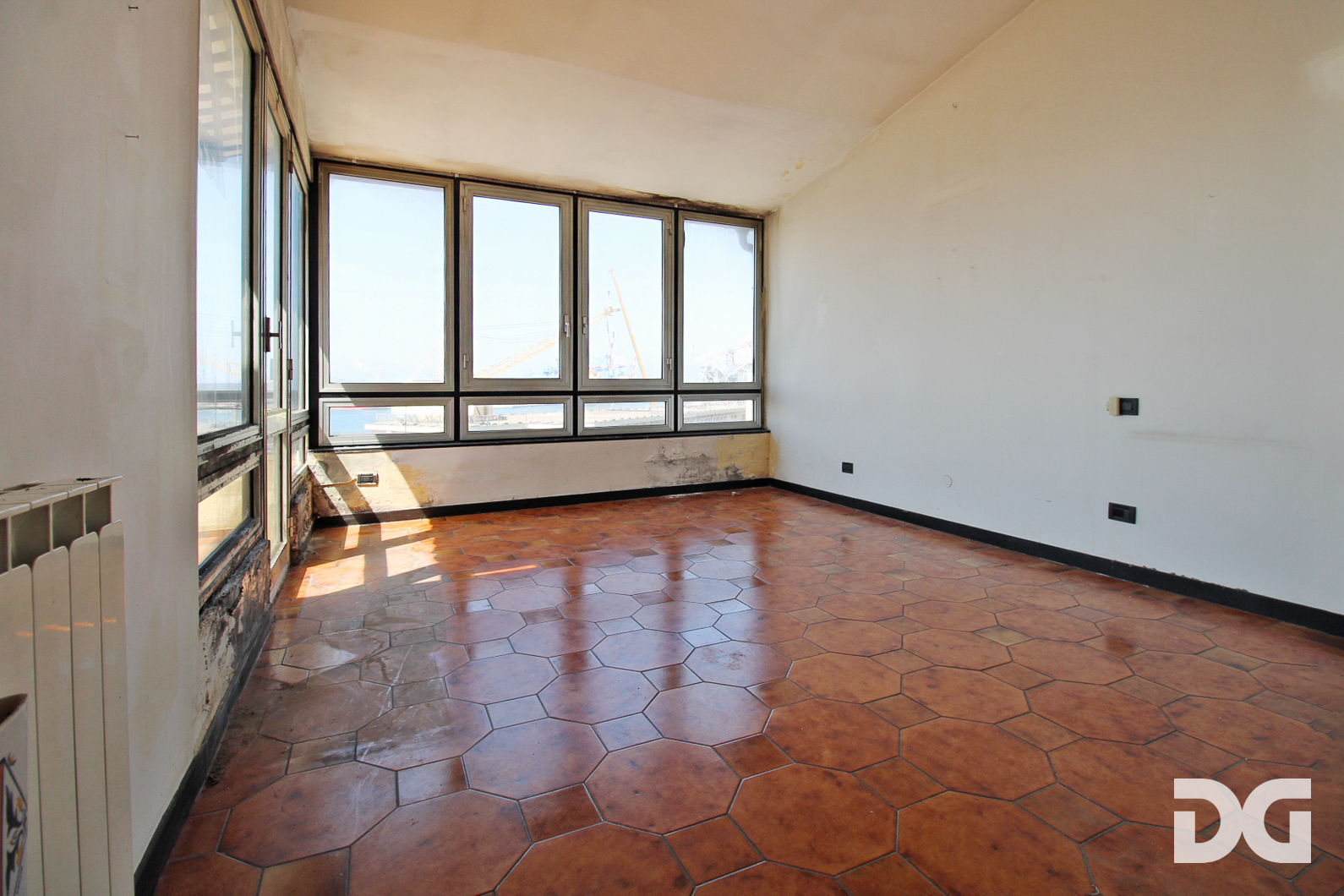 Immobiliare Del Guasta CENTRO STORICO – AD. MURA DELLE GRAZIE MQ. 59 CON TERRAZZO AL PIANO 