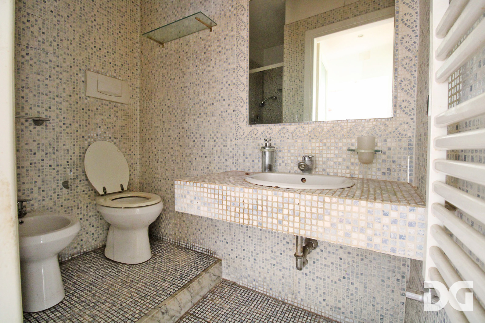 Immobiliare Del Guasta CENTRO STORICO – AD. MURA DELLE GRAZIE MQ. 59 CON TERRAZZO AL PIANO 