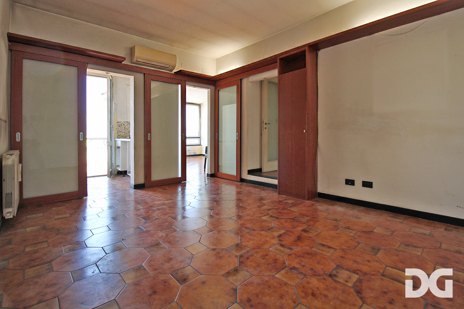 Immobiliare Del Guasta CENTRO STORICO – AD. MURA DELLE GRAZIE MQ. 59 CON TERRAZZO AL PIANO 