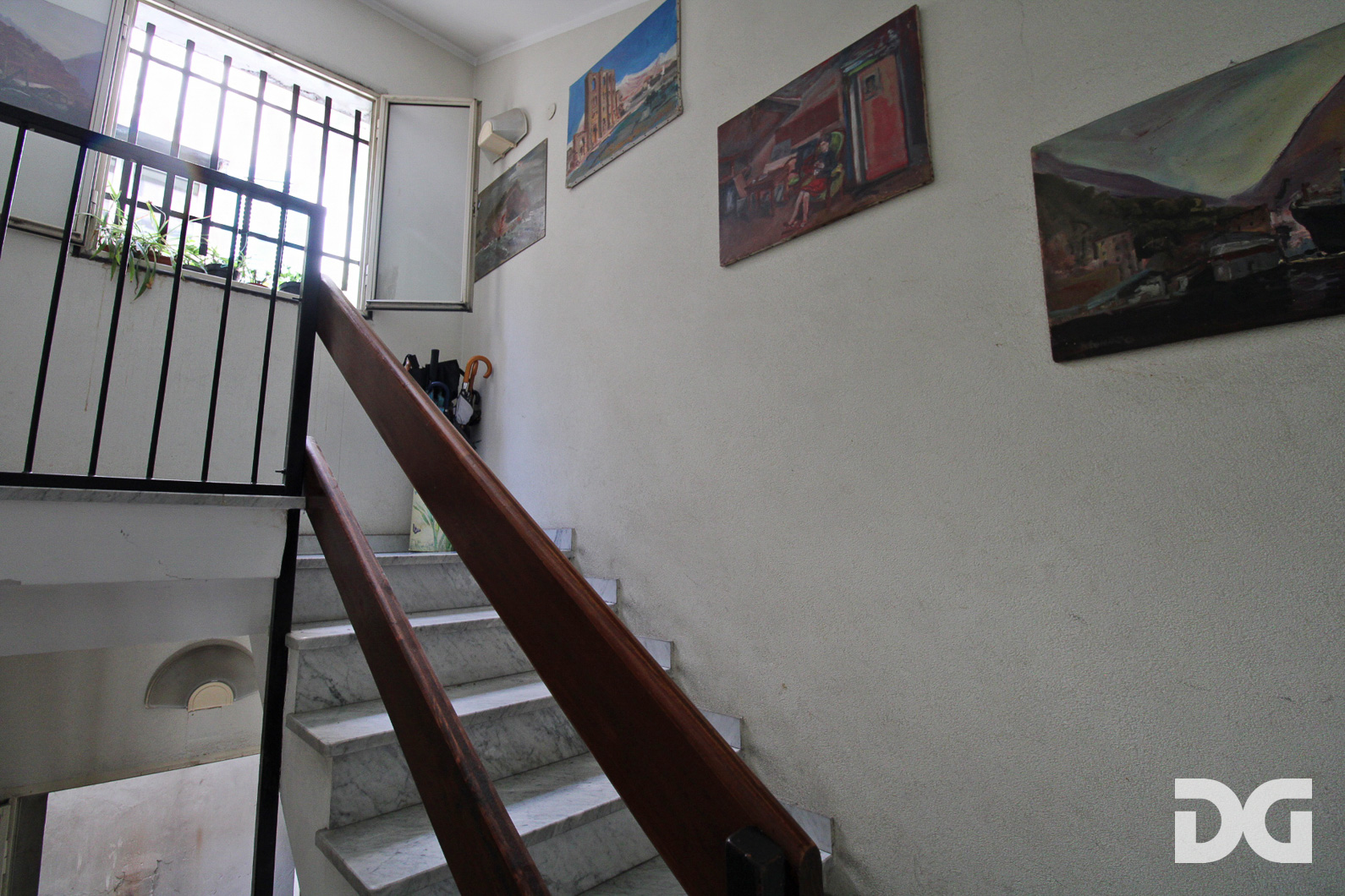 Immobiliare Del Guasta CENTRO STORICO – AD. MURA DELLE GRAZIE MQ. 59 CON TERRAZZO AL PIANO 