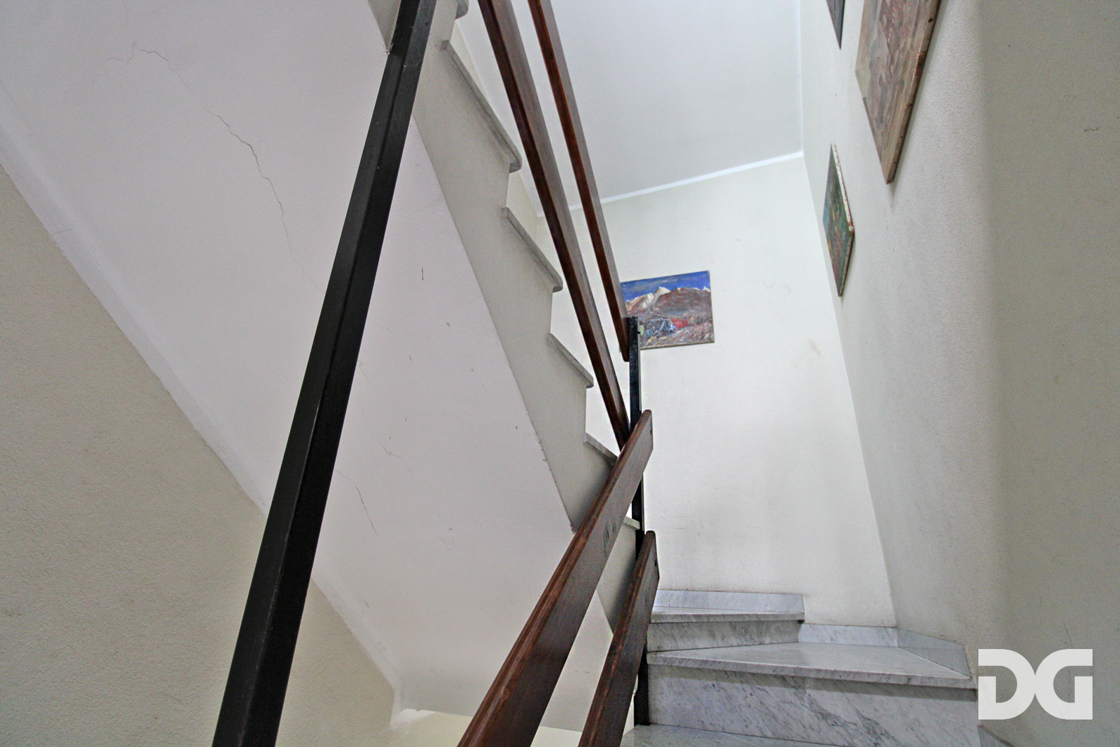 Immobiliare Del Guasta CENTRO STORICO – AD. MURA DELLE GRAZIE MQ. 59 CON TERRAZZO AL PIANO 