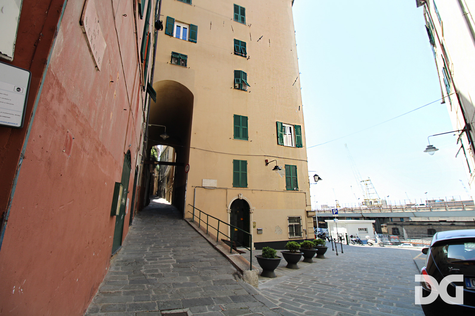 Immobiliare Del Guasta CENTRO STORICO – AD. MURA DELLE GRAZIE MQ. 59 CON TERRAZZO AL PIANO 