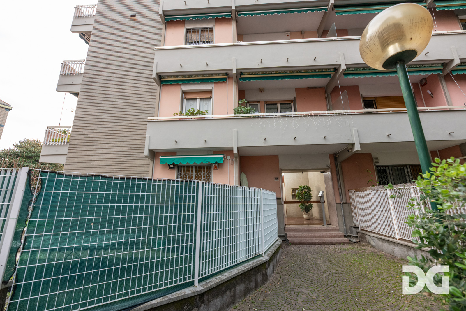 Immobiliare Del Guasta ALBARO – VIA RIESE ELEGANTI MQ. 138 CON MANSARDA VIVIBILE E BOX 