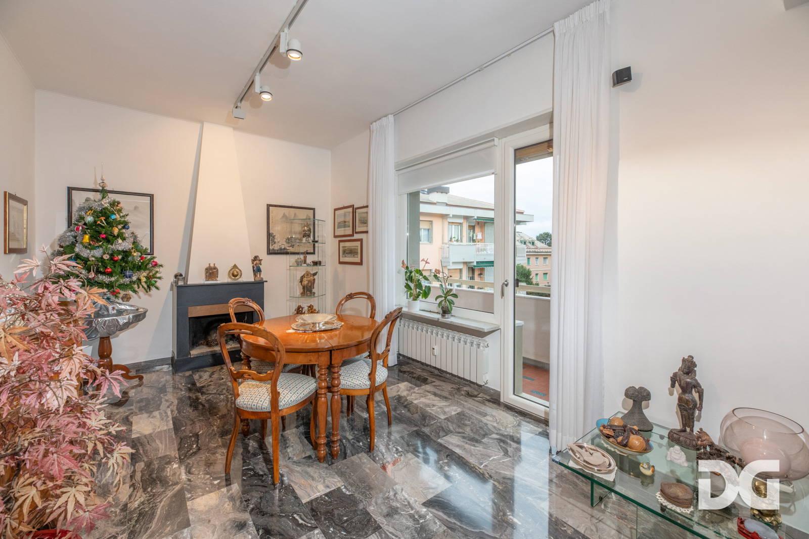 Immobiliare Del Guasta ALBARO – VIA RIESE ELEGANTI MQ. 138 CON MANSARDA VIVIBILE E BOX 