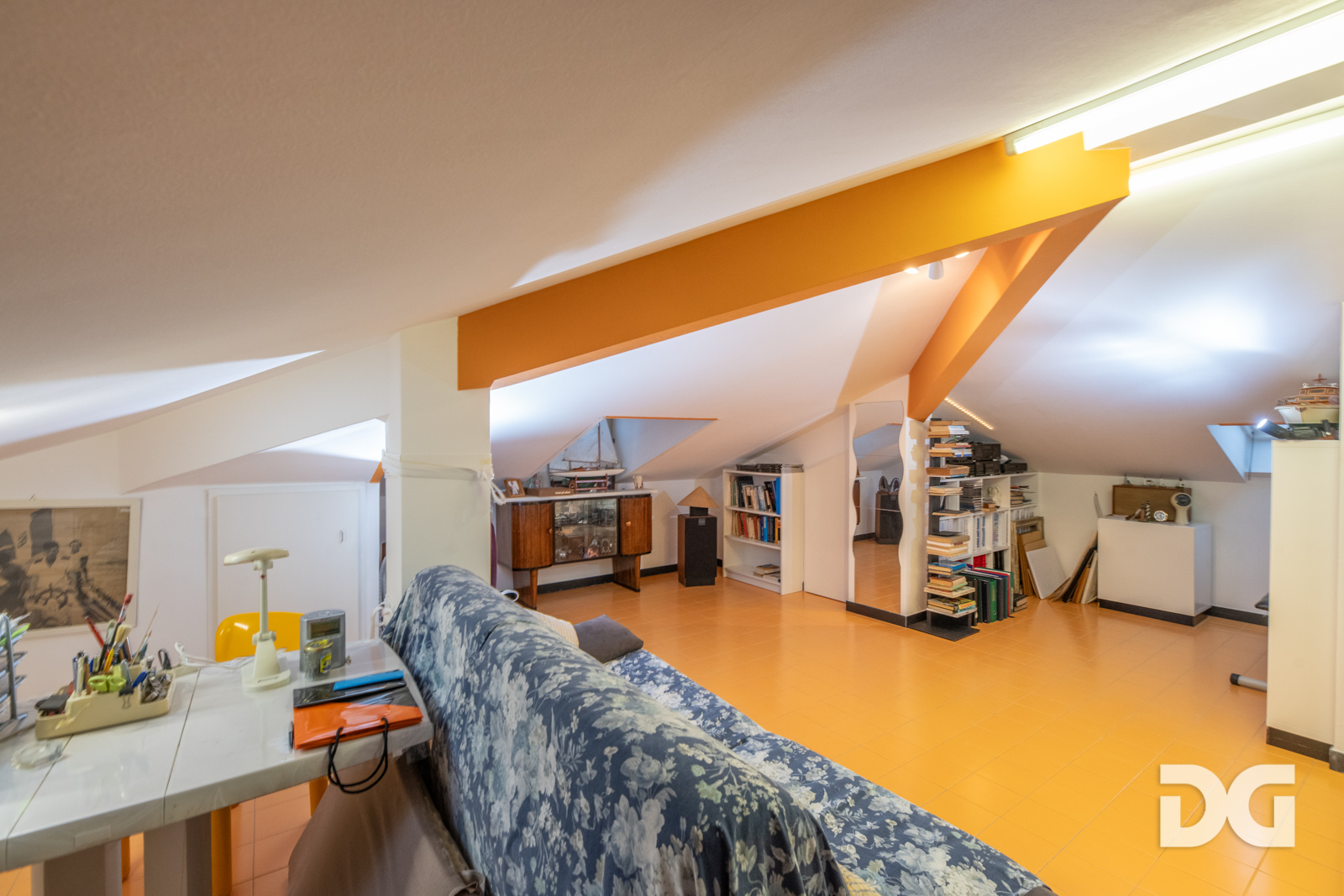 Immobiliare Del Guasta ALBARO – VIA RIESE ELEGANTI MQ. 138 CON MANSARDA VIVIBILE E BOX 