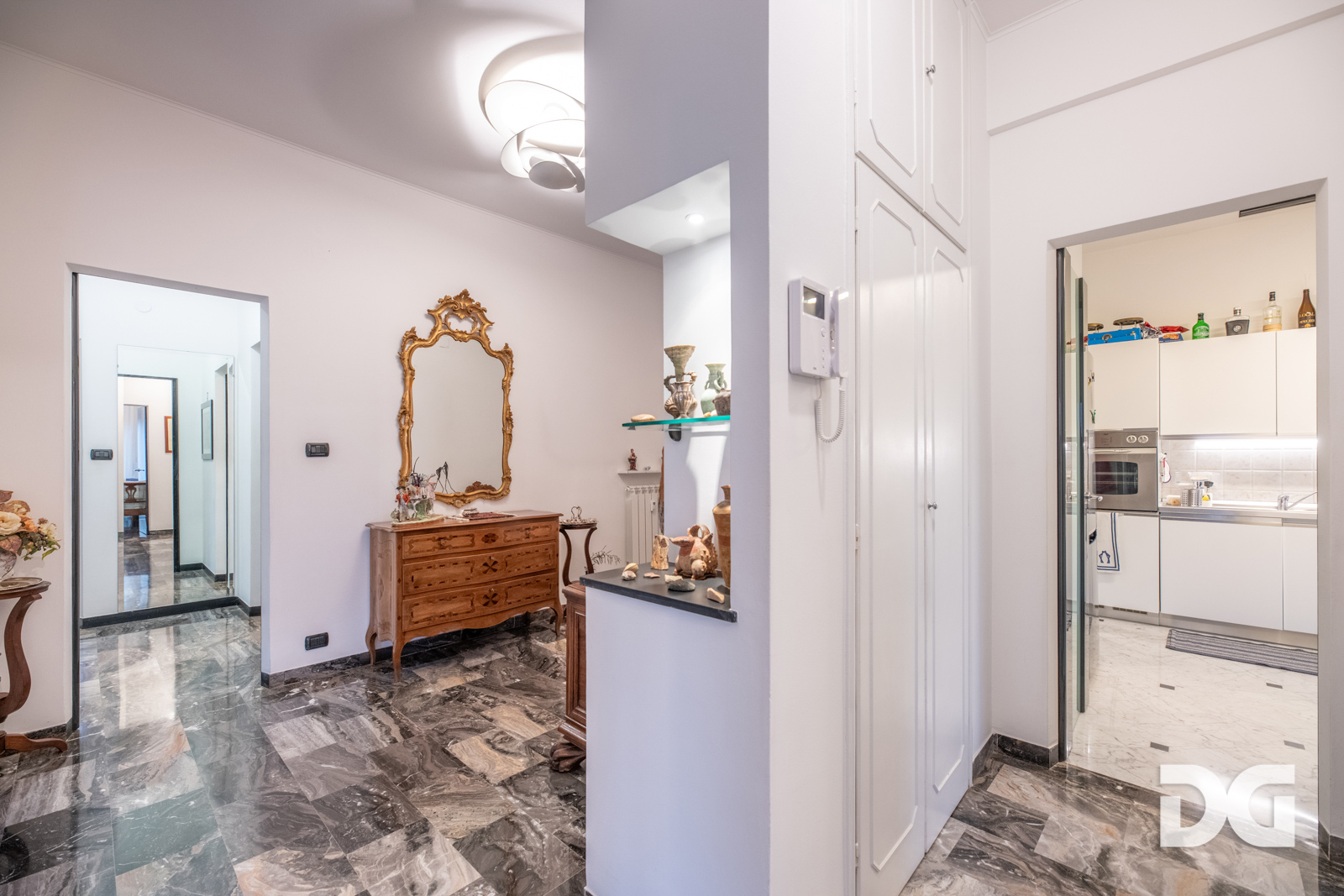 Immobiliare Del Guasta ALBARO – VIA RIESE ELEGANTI MQ. 138 CON MANSARDA VIVIBILE E BOX 