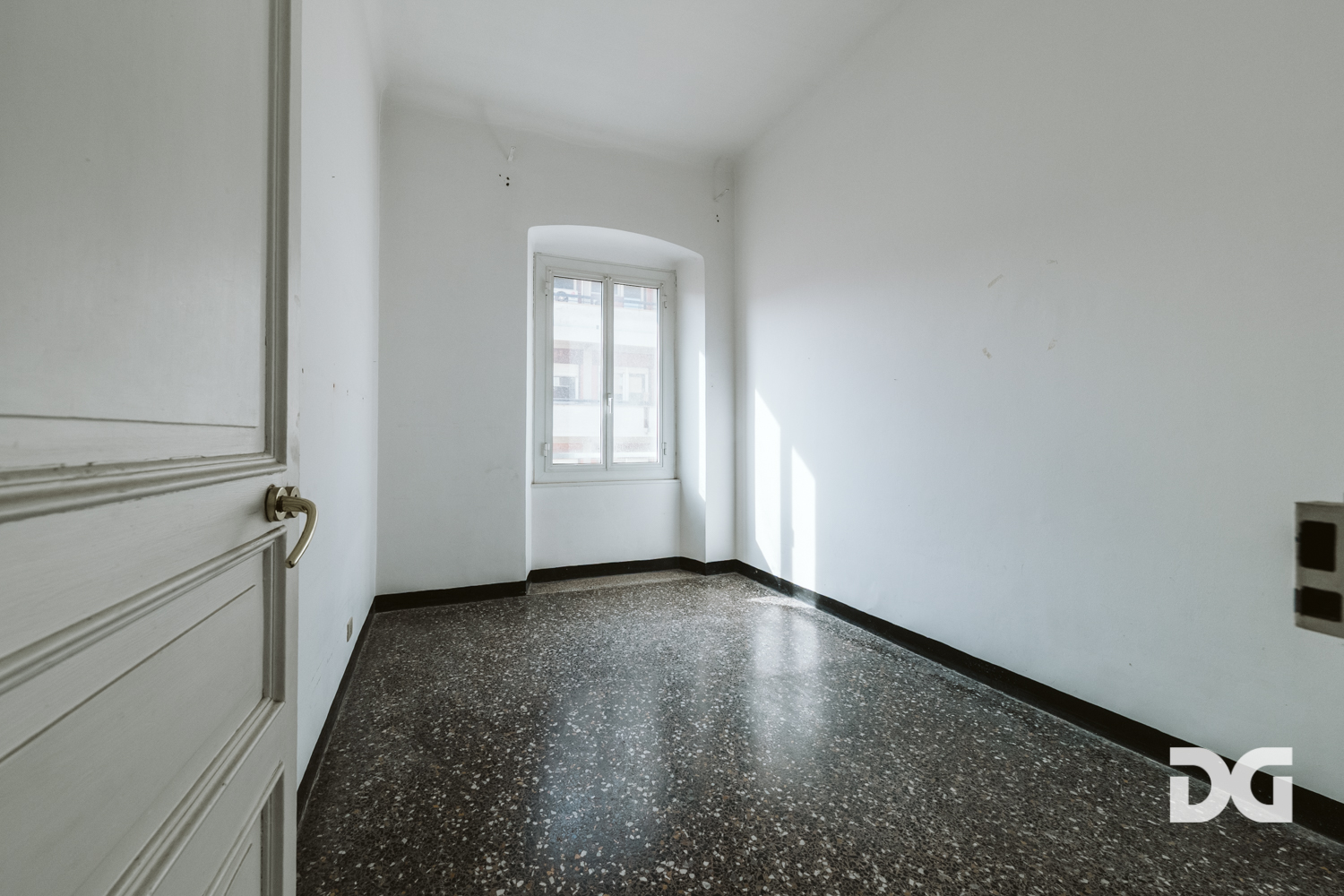 Immobiliare Del Guasta FOCE VIA CIPRO – ORDINATI E LUMINOSI MQ. 120 