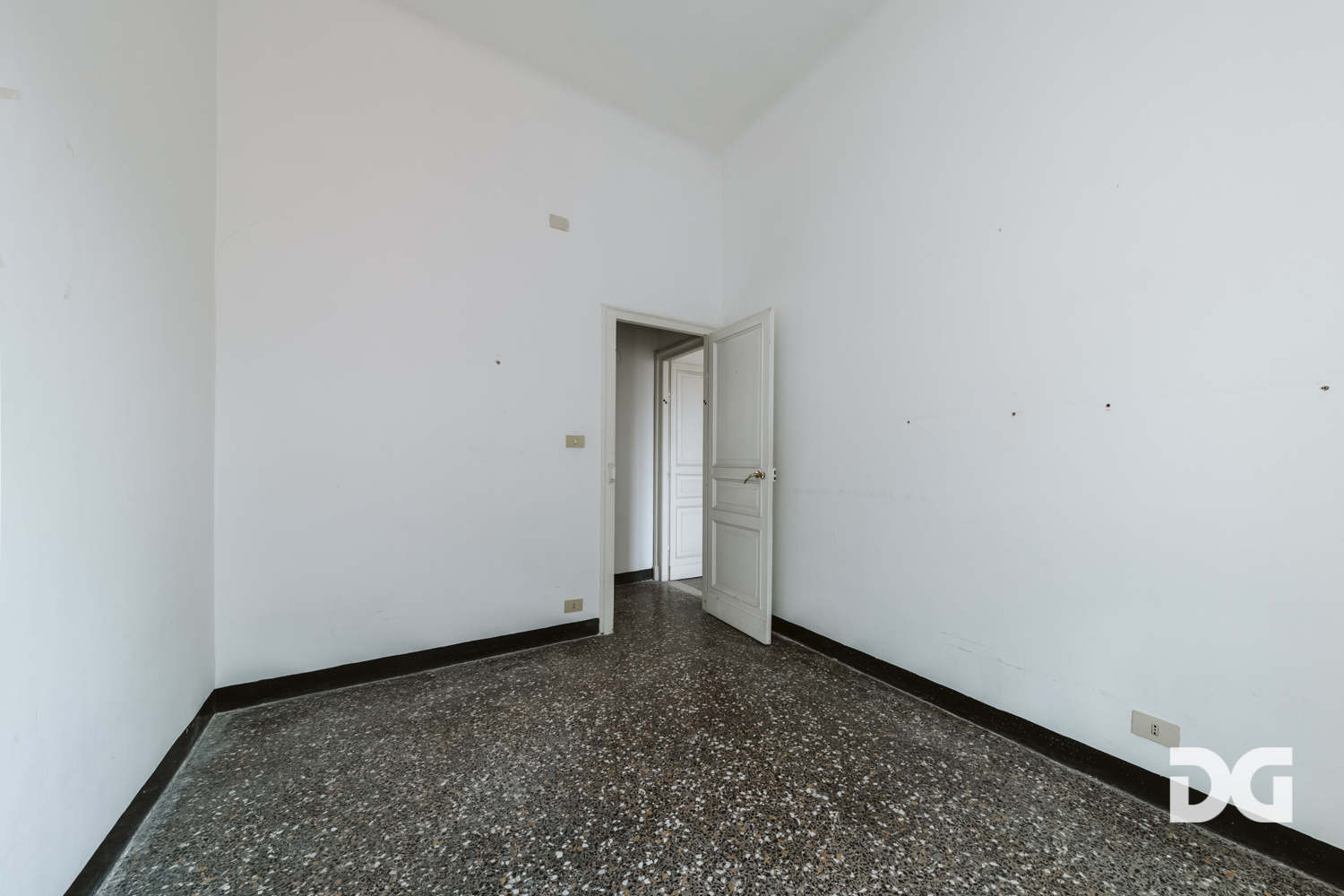 Immobiliare Del Guasta FOCE VIA CIPRO – ORDINATI E LUMINOSI MQ. 120 