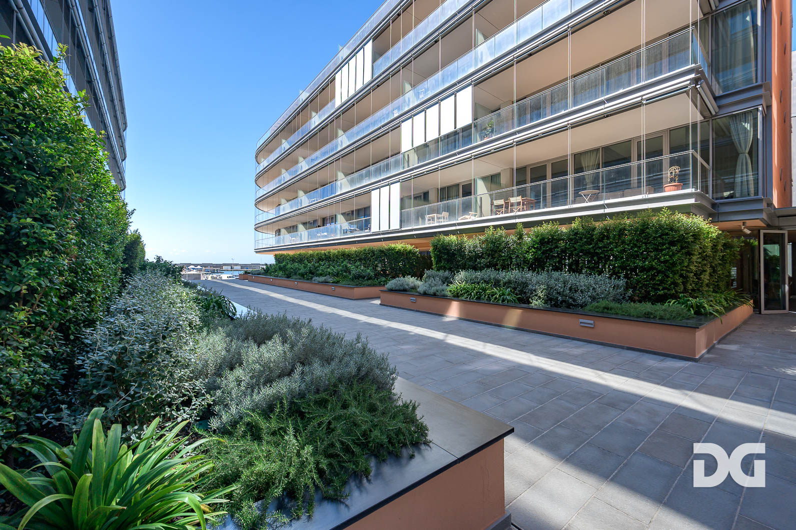 Immobiliare Del Guasta WATERFRONT DI LEVANTE – ARREDATI MQ. 64 CON TERRAZZO E POSTO AUTO 