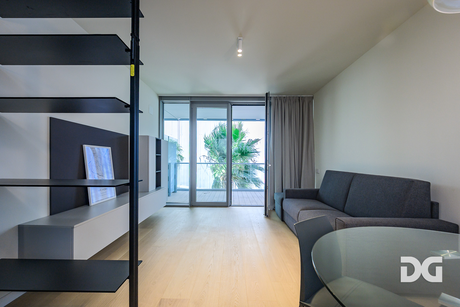 Immobiliare Del Guasta WATERFRONT DI LEVANTE – ARREDATI MQ. 64 CON TERRAZZO E POSTO AUTO 