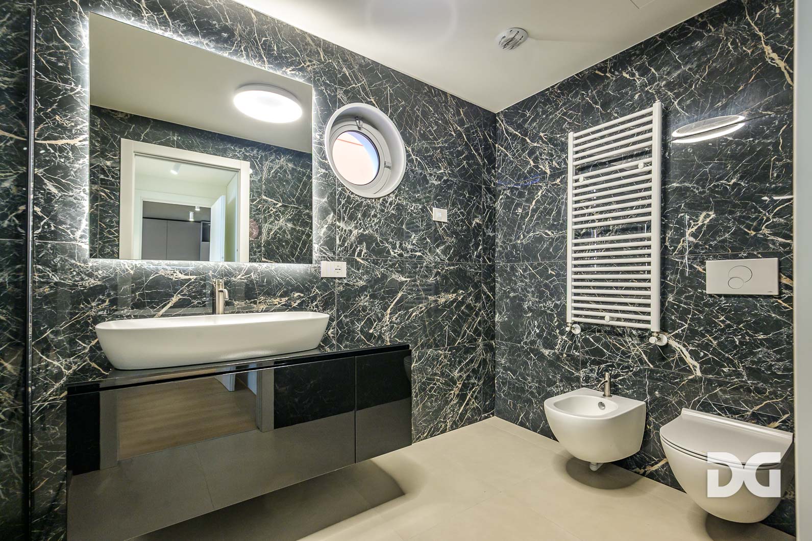 Immobiliare Del Guasta WATERFRONT DI LEVANTE – ARREDATI MQ. 64 CON TERRAZZO E POSTO AUTO 