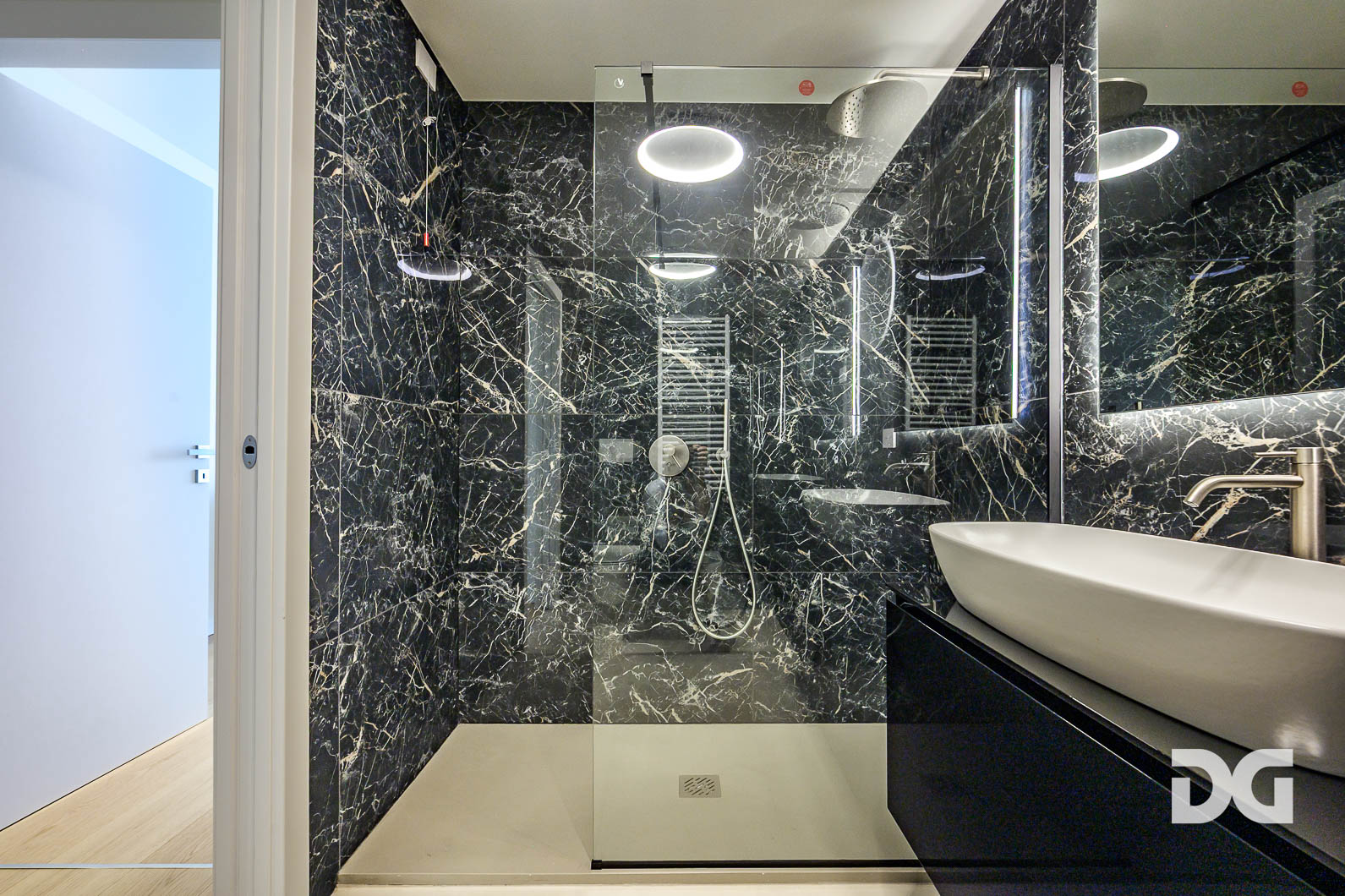 Immobiliare Del Guasta WATERFRONT DI LEVANTE – ARREDATI MQ. 64 CON TERRAZZO E POSTO AUTO 