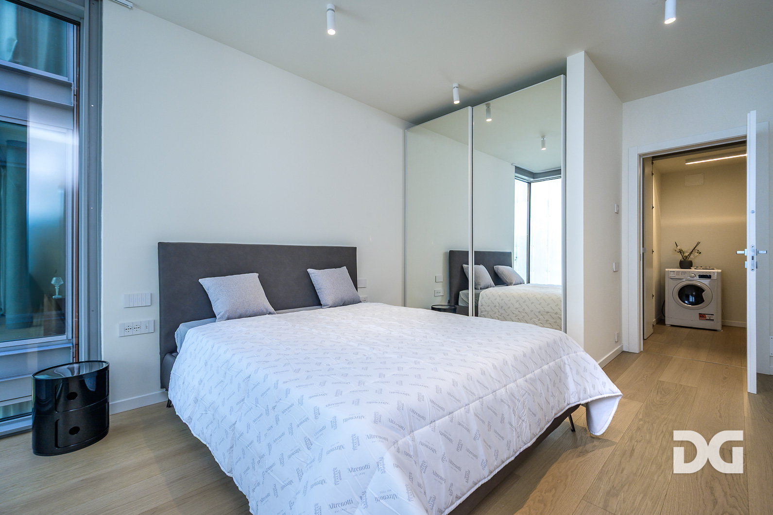 Immobiliare Del Guasta WATERFRONT DI LEVANTE – ARREDATI MQ. 64 CON TERRAZZO E POSTO AUTO 