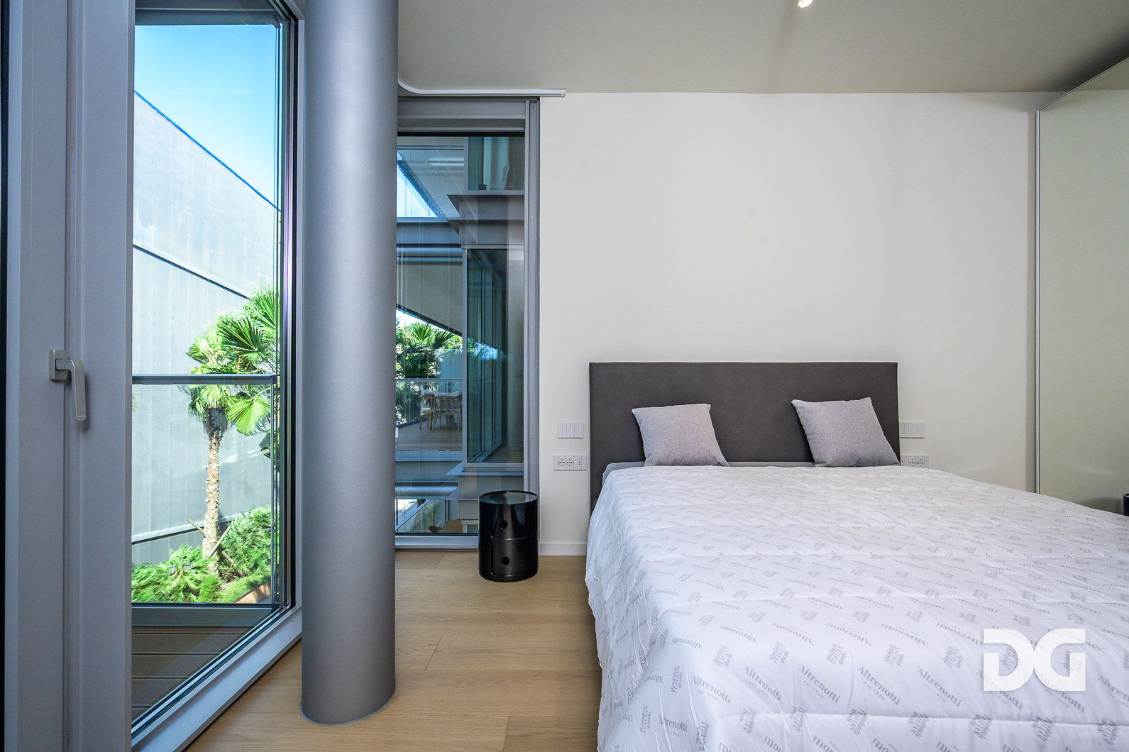 Immobiliare Del Guasta WATERFRONT DI LEVANTE – ARREDATI MQ. 64 CON TERRAZZO E POSTO AUTO 