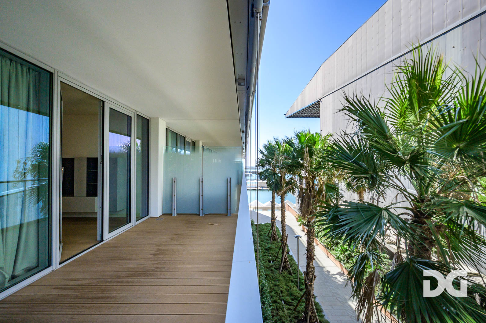 Immobiliare Del Guasta WATERFRONT DI LEVANTE – ARREDATI MQ. 64 CON TERRAZZO E POSTO AUTO 