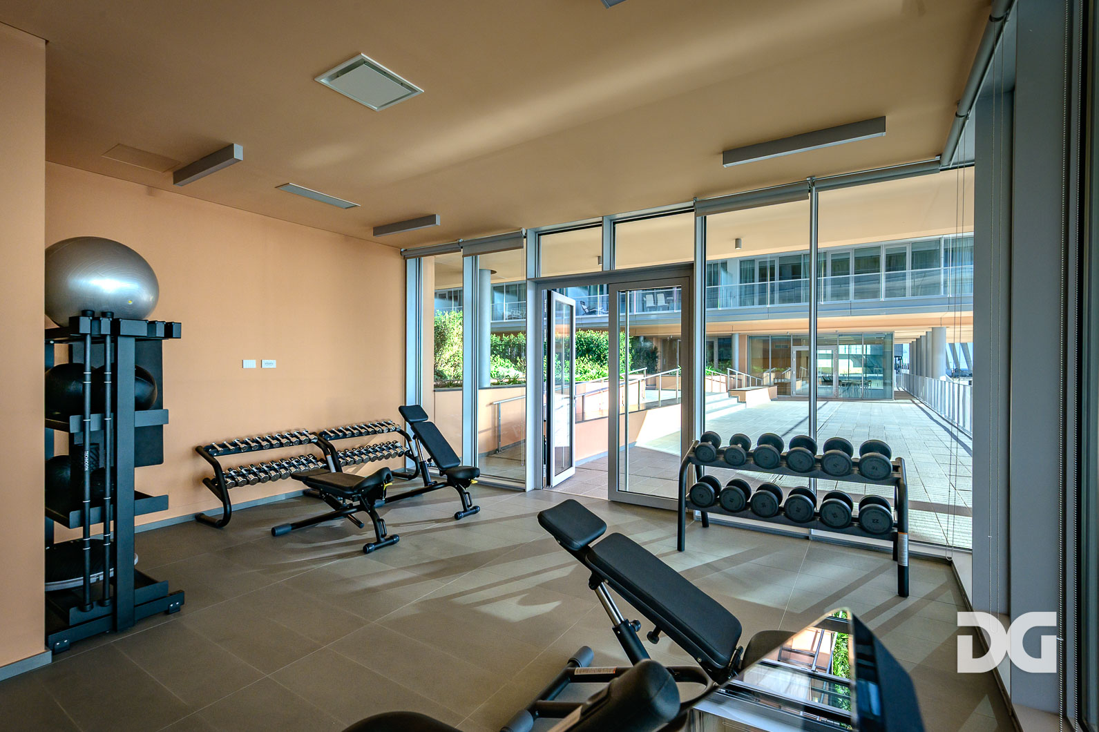 Immobiliare Del Guasta WATERFRONT DI LEVANTE – ARREDATI MQ. 64 CON TERRAZZO E POSTO AUTO 