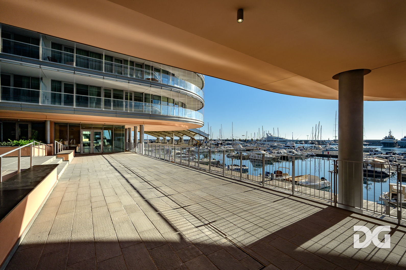 Immobiliare Del Guasta WATERFRONT DI LEVANTE – ARREDATI MQ. 64 CON TERRAZZO E POSTO AUTO 