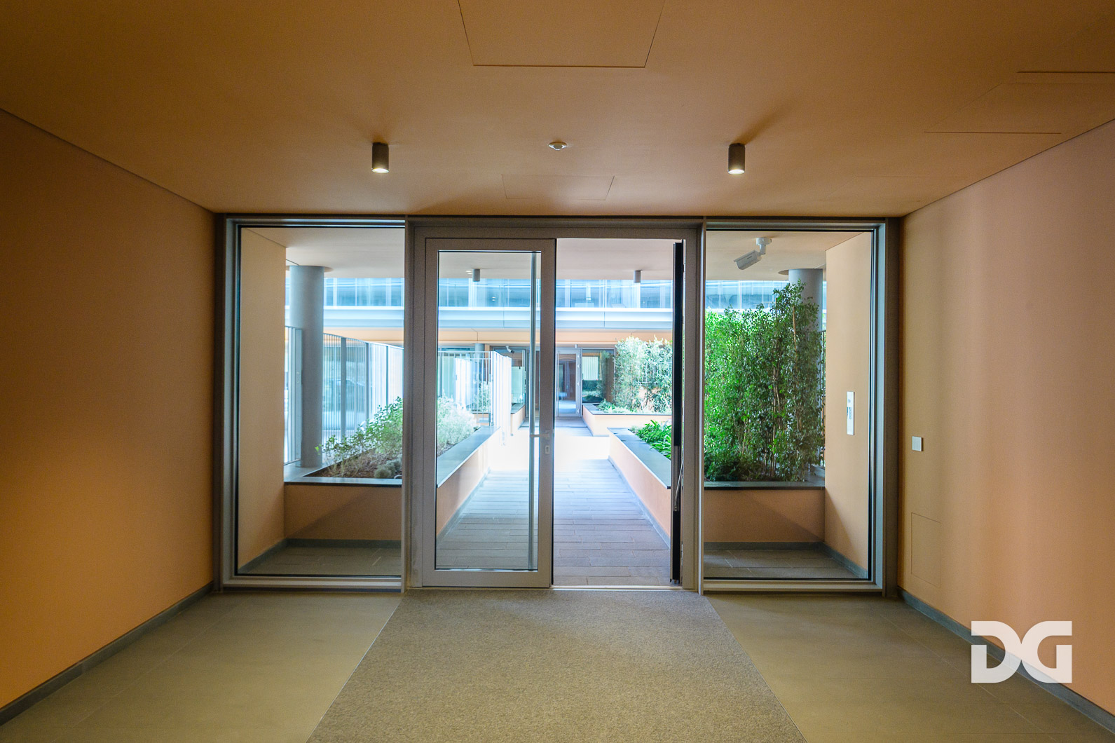 Immobiliare Del Guasta WATERFRONT DI LEVANTE – ARREDATI MQ. 64 CON TERRAZZO E POSTO AUTO 