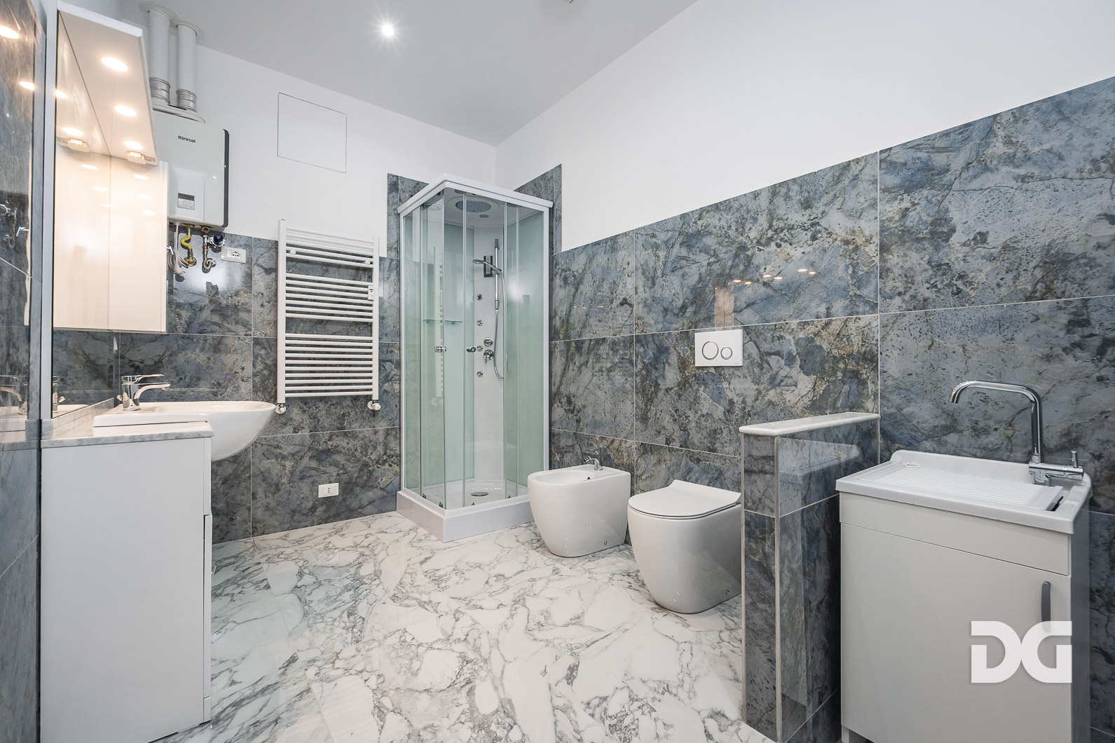 Immobiliare Del Guasta PIAZZA MANIN – RISTRUTTURATI MQ. 145 PENULTIMO PIANO 