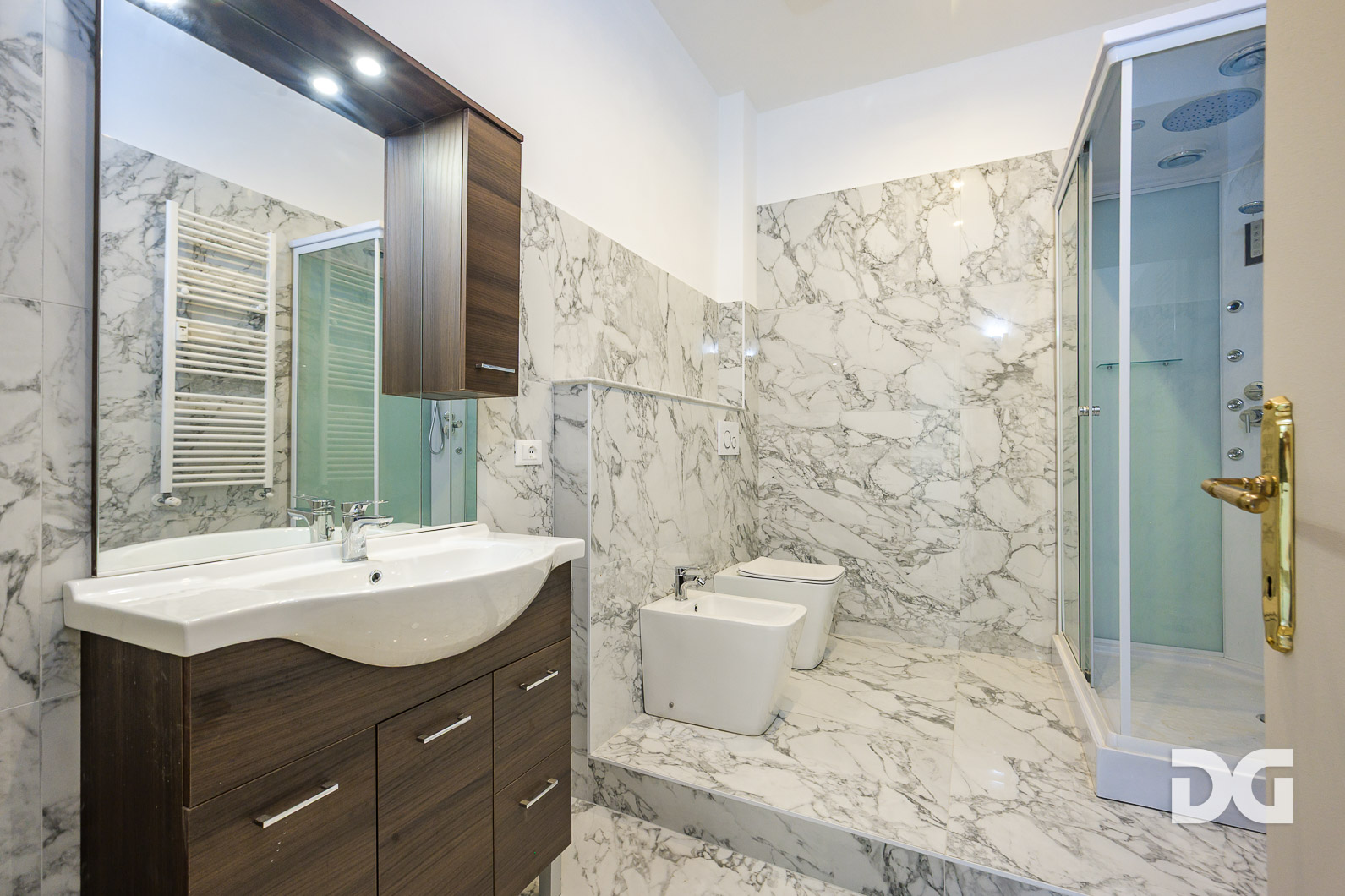 Immobiliare Del Guasta PIAZZA MANIN – RISTRUTTURATI MQ. 145 PENULTIMO PIANO 