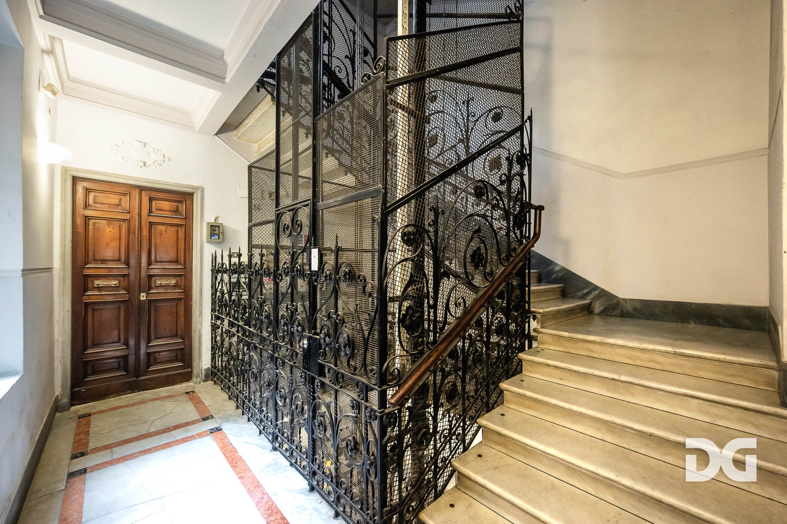 Immobiliare Del Guasta PIAZZA MANIN – RISTRUTTURATI MQ. 145 PENULTIMO PIANO 