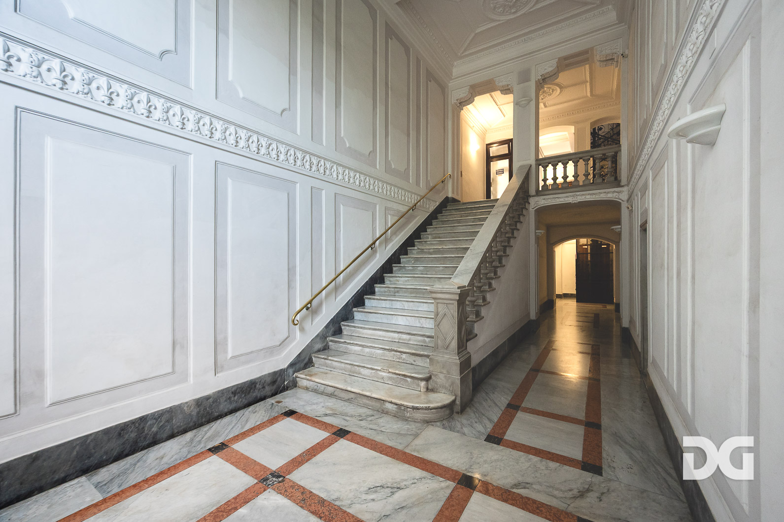 Immobiliare Del Guasta PIAZZA MANIN – RISTRUTTURATI MQ. 145 PENULTIMO PIANO 