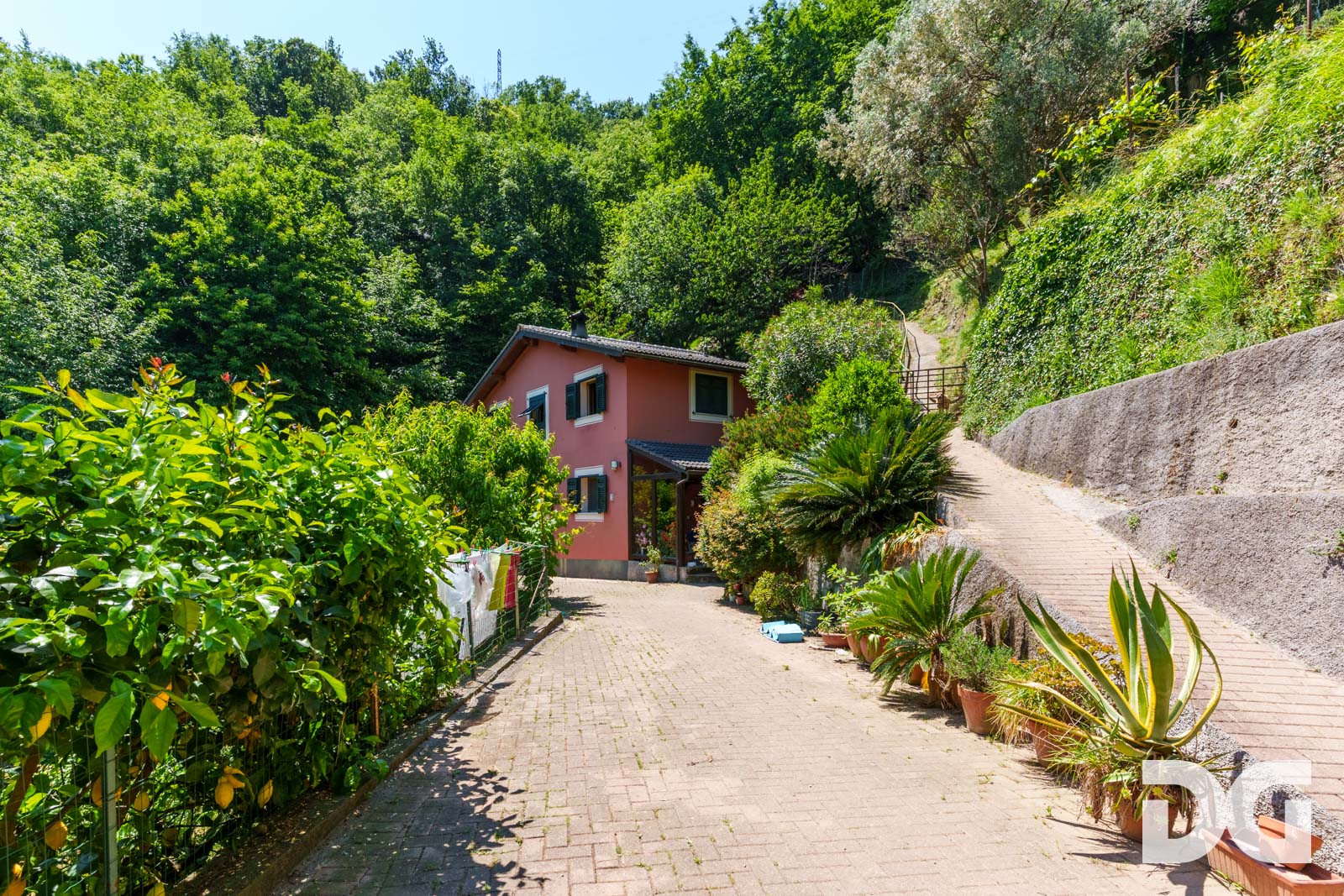 Immobiliare Del Guasta PEGLI – VILLETTA INDIPENDENTE BILIVELLO MQ.139 CON AMPIO TERRENO 
