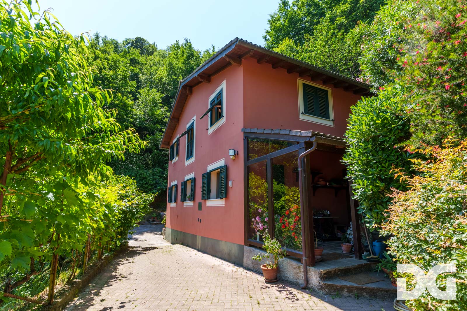 Immobiliare Del Guasta PEGLI – VILLETTA INDIPENDENTE BILIVELLO MQ.139 CON AMPIO TERRENO 