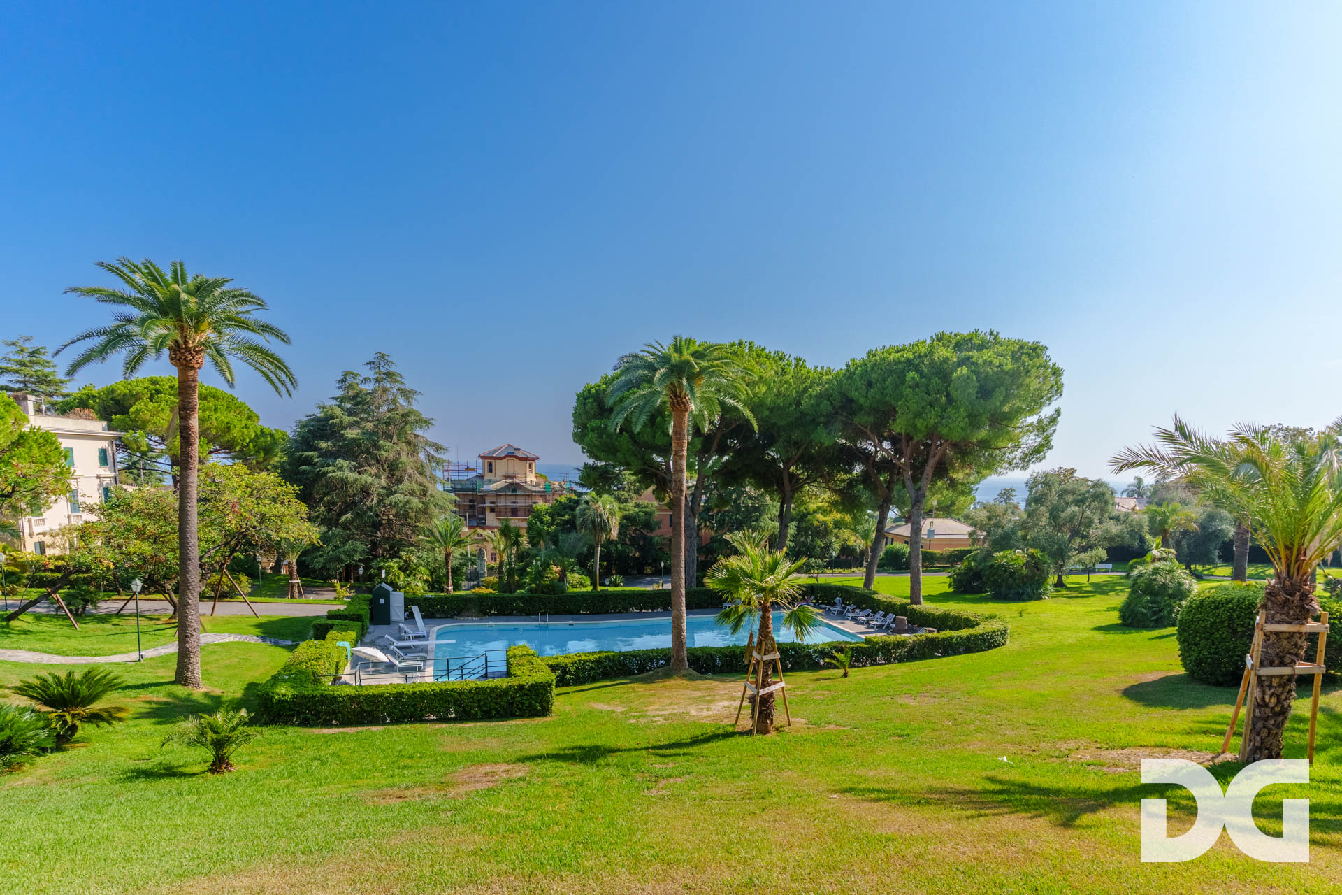 Immobiliare Del Guasta NERVI – VIA CAPOUNGO RESIDENCE EDEN PERFETTI MQ.63 CON PARCO E PISCINA 