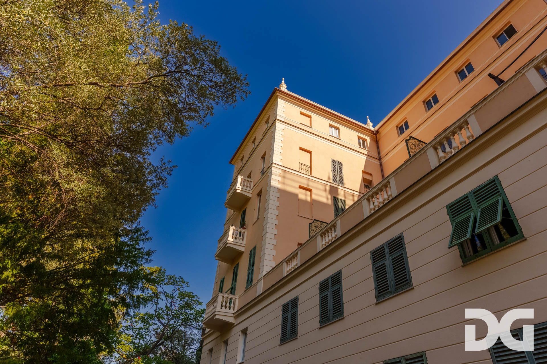 Immobiliare Del Guasta NERVI – VIA CAPOUNGO RESIDENCE EDEN PERFETTI MQ.63 CON PARCO E PISCINA 