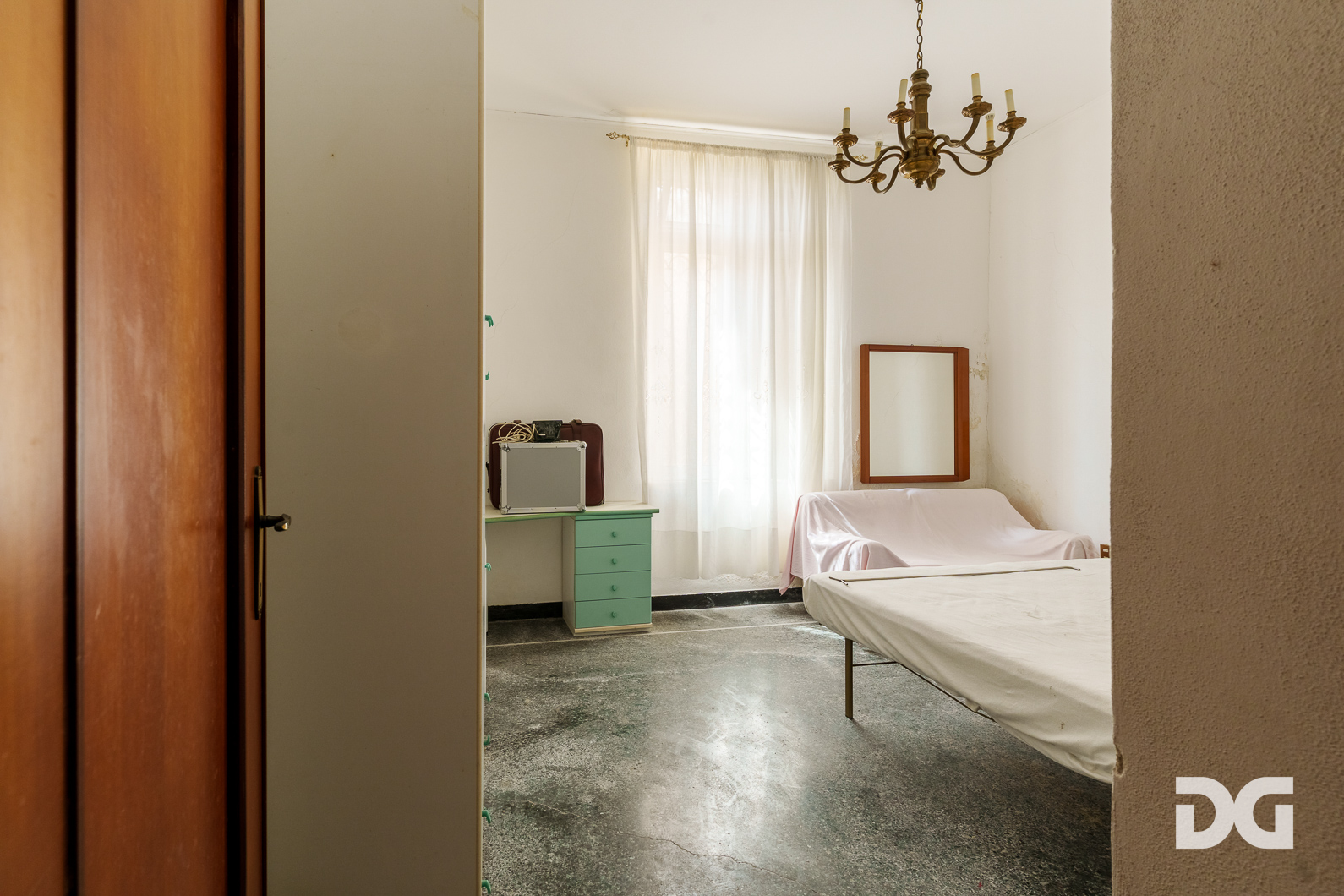 Immobiliare Del Guasta PEGLI – VIALE MODUGNO VILLA PANORAMICA MQ.337 CON GIARDINO E POSTI AUTO