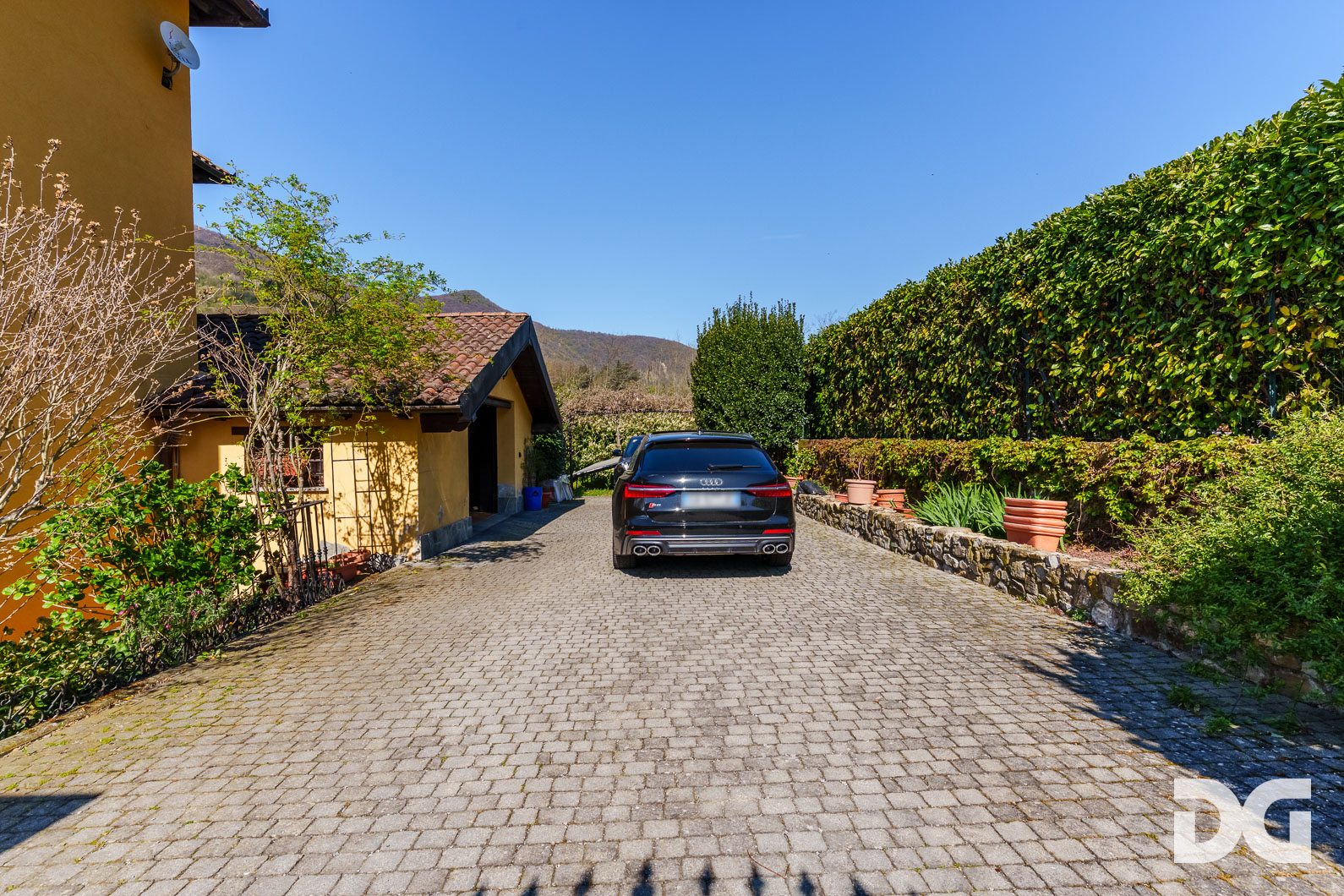 Immobiliare Del Guasta ISOLA DEL CANTONE – VIA DRITTA VILLA INDIPENDENTE MQ.360 CON AMPIO GIARDINO 