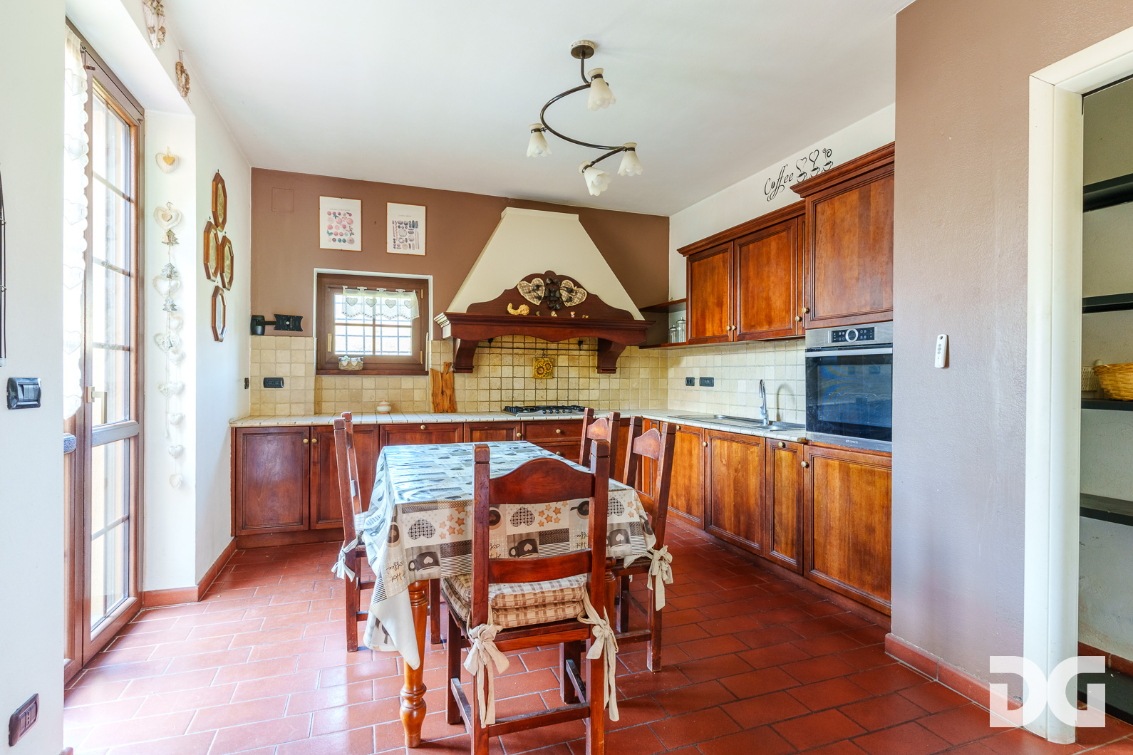 Immobiliare Del Guasta ISOLA DEL CANTONE – VIA DRITTA VILLA INDIPENDENTE MQ.360 CON AMPIO GIARDINO 