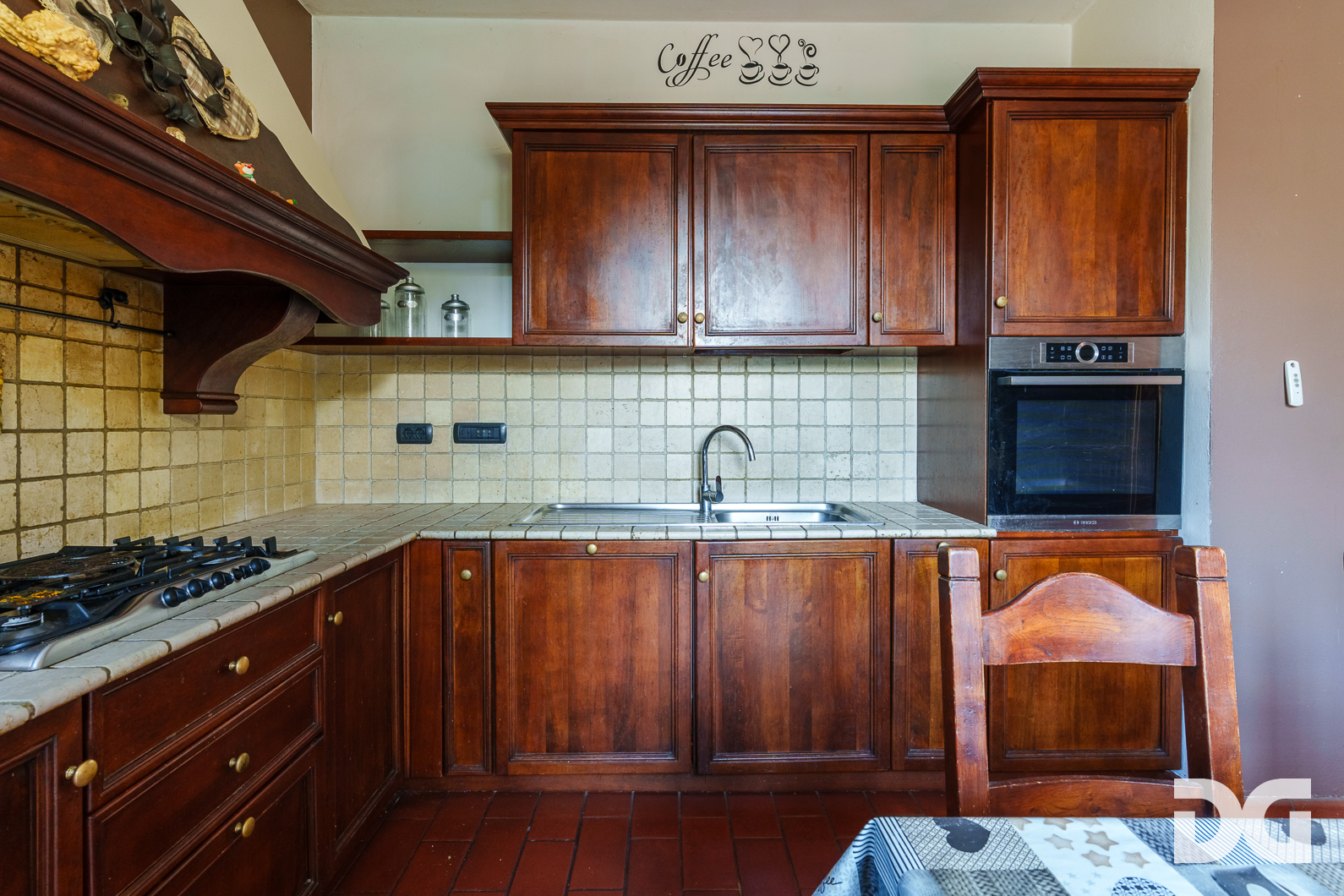 Immobiliare Del Guasta ISOLA DEL CANTONE – VIA DRITTA VILLA INDIPENDENTE MQ.360 CON AMPIO GIARDINO 