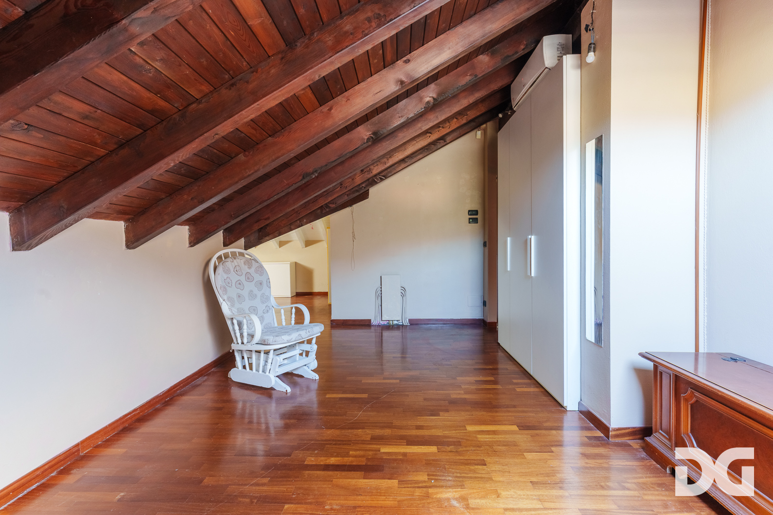 Immobiliare Del Guasta ISOLA DEL CANTONE – VIA DRITTA VILLA INDIPENDENTE MQ.360 CON AMPIO GIARDINO 