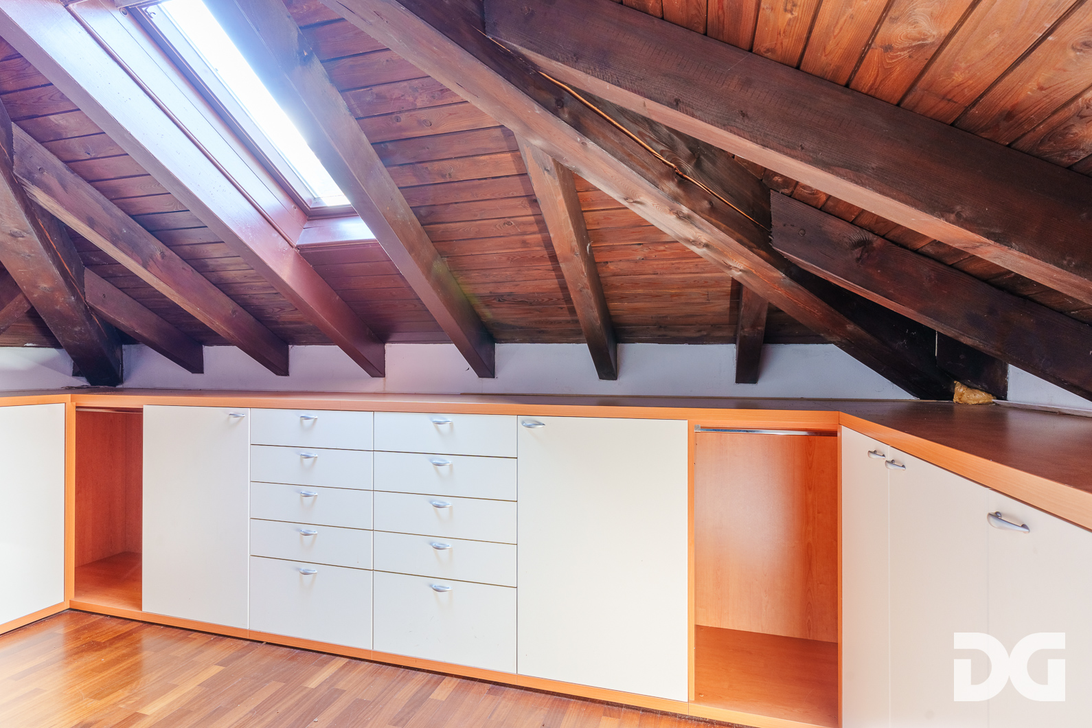 Immobiliare Del Guasta ISOLA DEL CANTONE – VIA DRITTA VILLA INDIPENDENTE MQ.360 CON AMPIO GIARDINO 