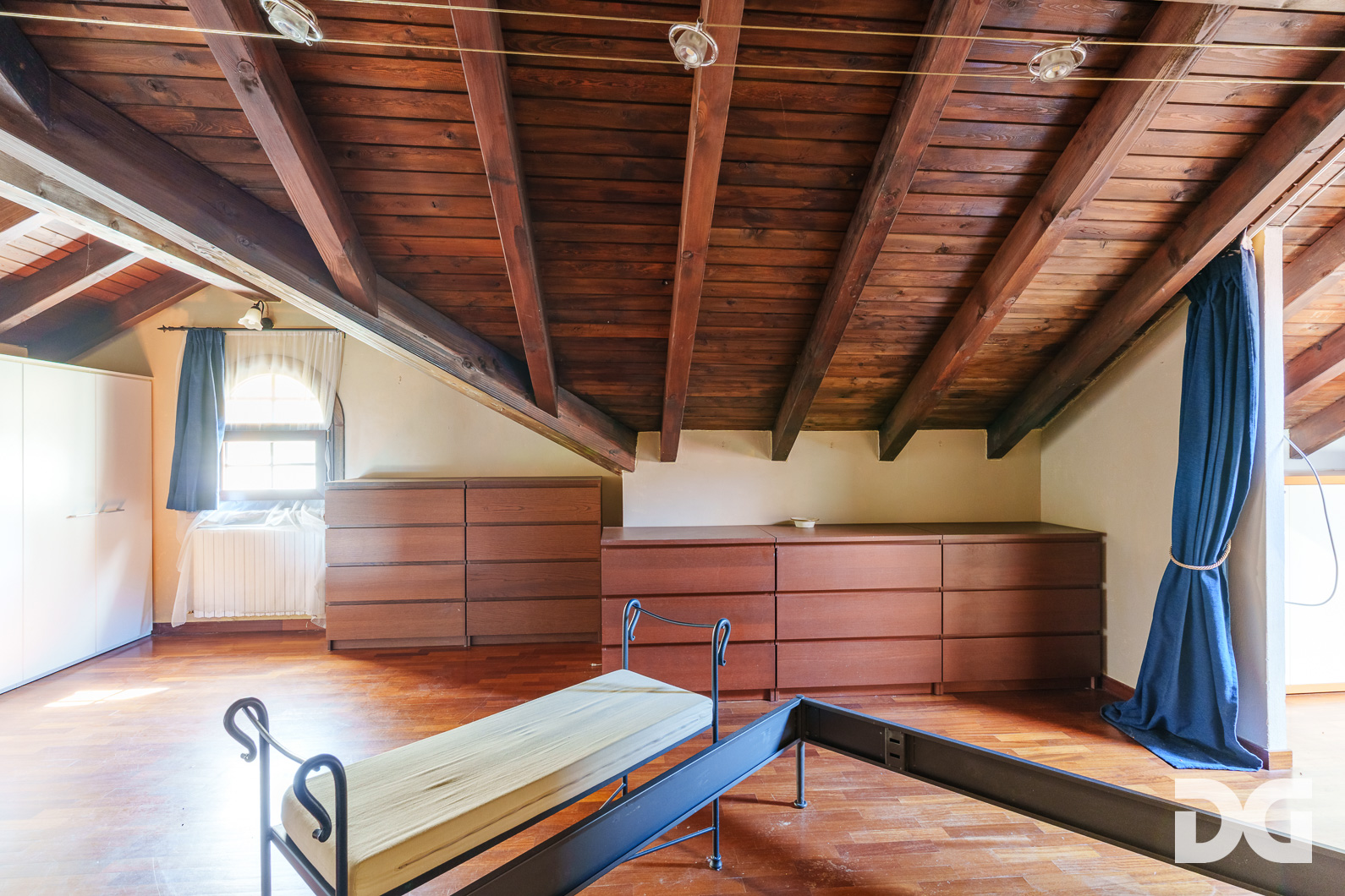 Immobiliare Del Guasta ISOLA DEL CANTONE – VIA DRITTA VILLA INDIPENDENTE MQ.360 CON AMPIO GIARDINO 