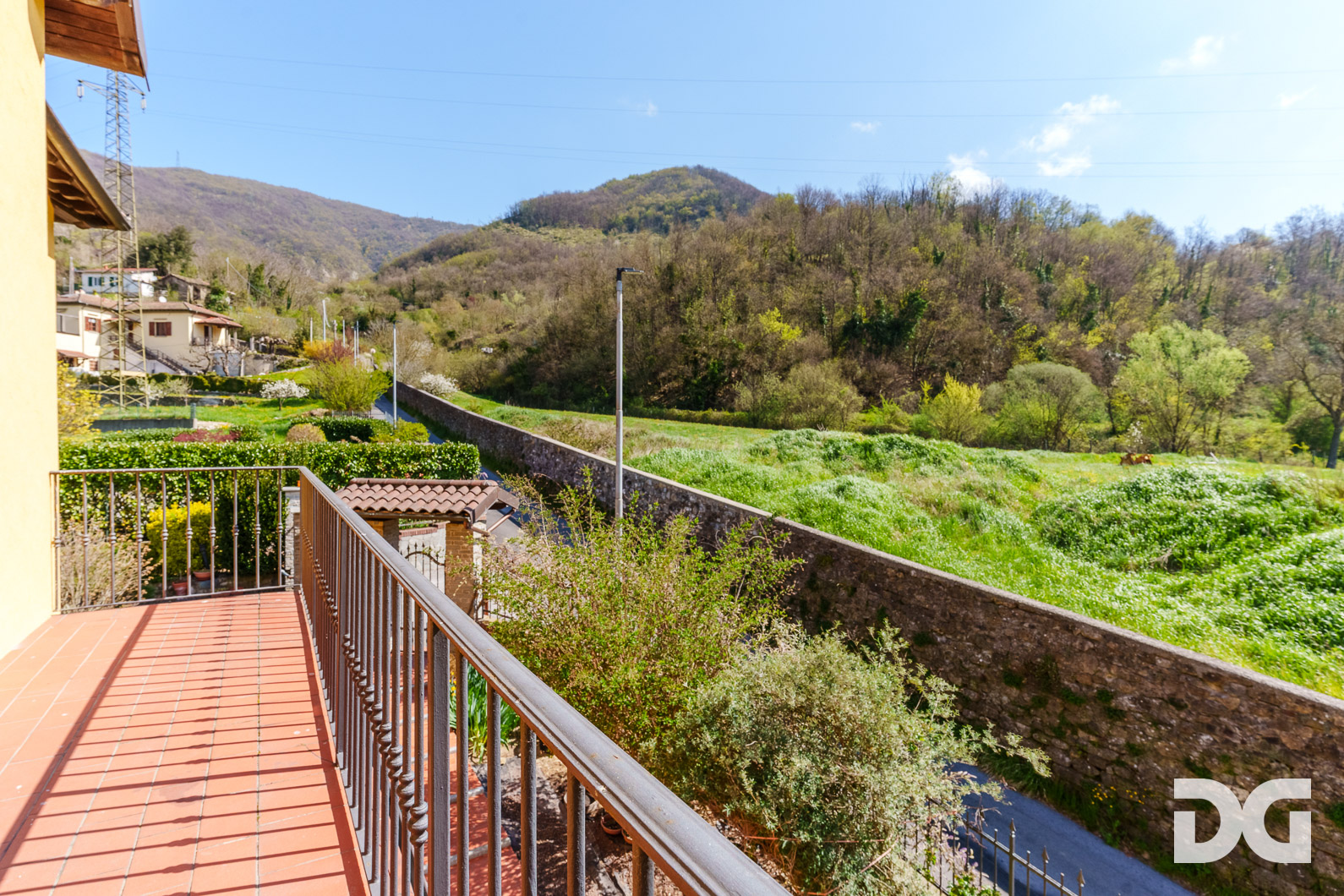 Immobiliare Del Guasta ISOLA DEL CANTONE – VIA DRITTA VILLA INDIPENDENTE MQ.360 CON AMPIO GIARDINO 