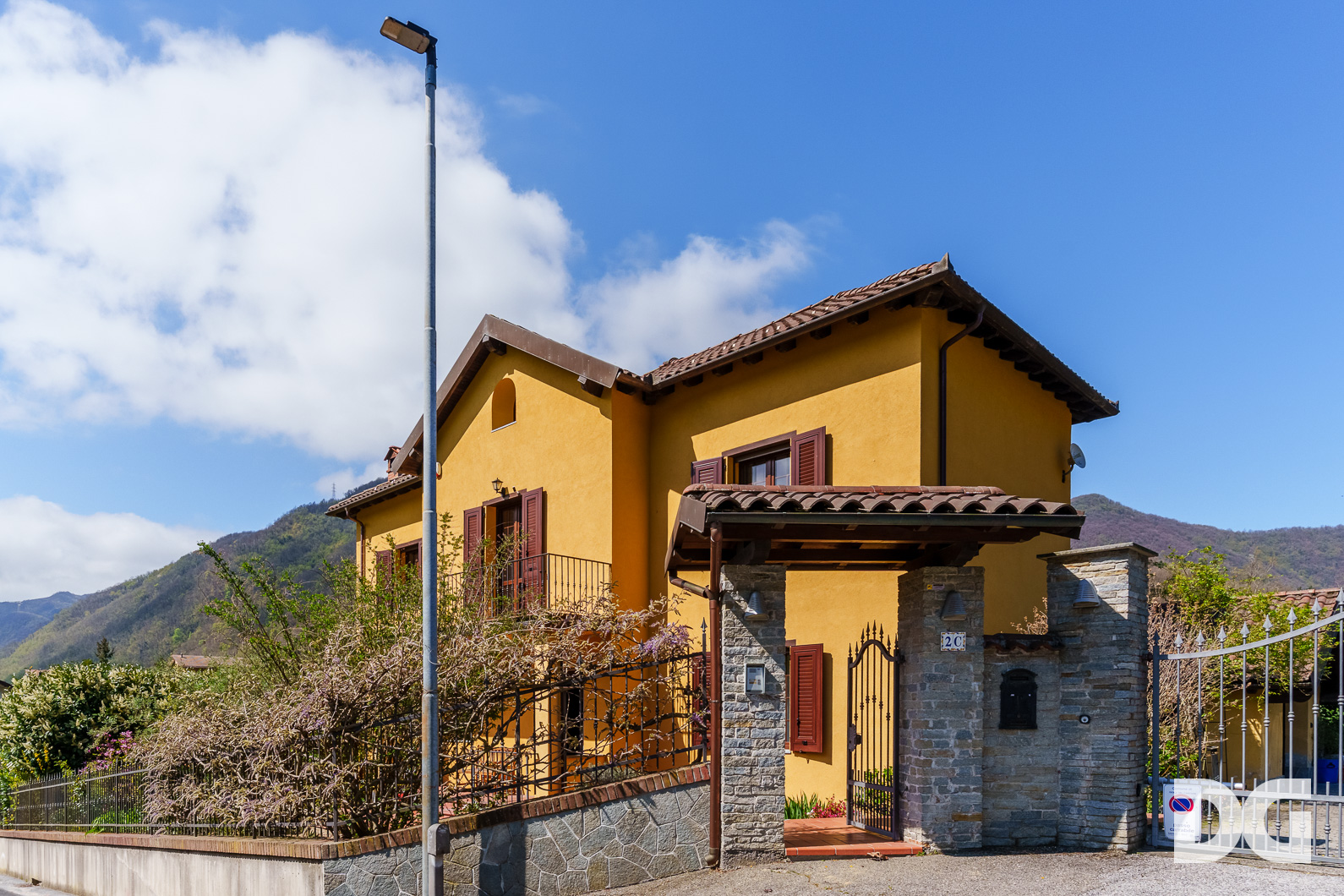 Immobiliare Del Guasta ISOLA DEL CANTONE – VIA DRITTA VILLA INDIPENDENTE MQ.360 CON AMPIO GIARDINO 